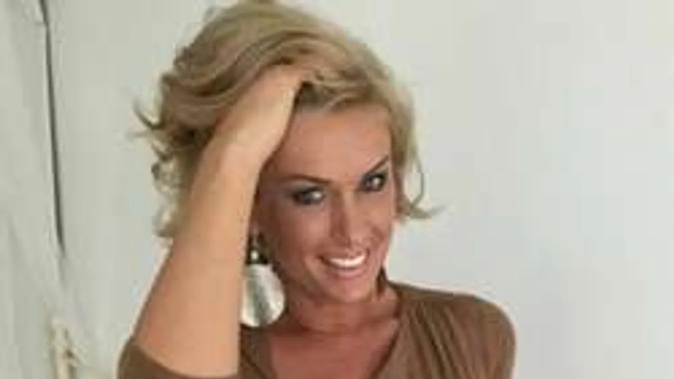 Perverz férfiak zaklatják Molnár Anikót!