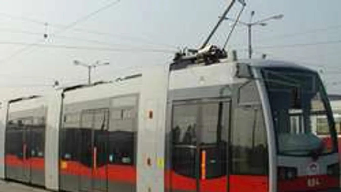 Villamos tetején randalírozott a szír migráns