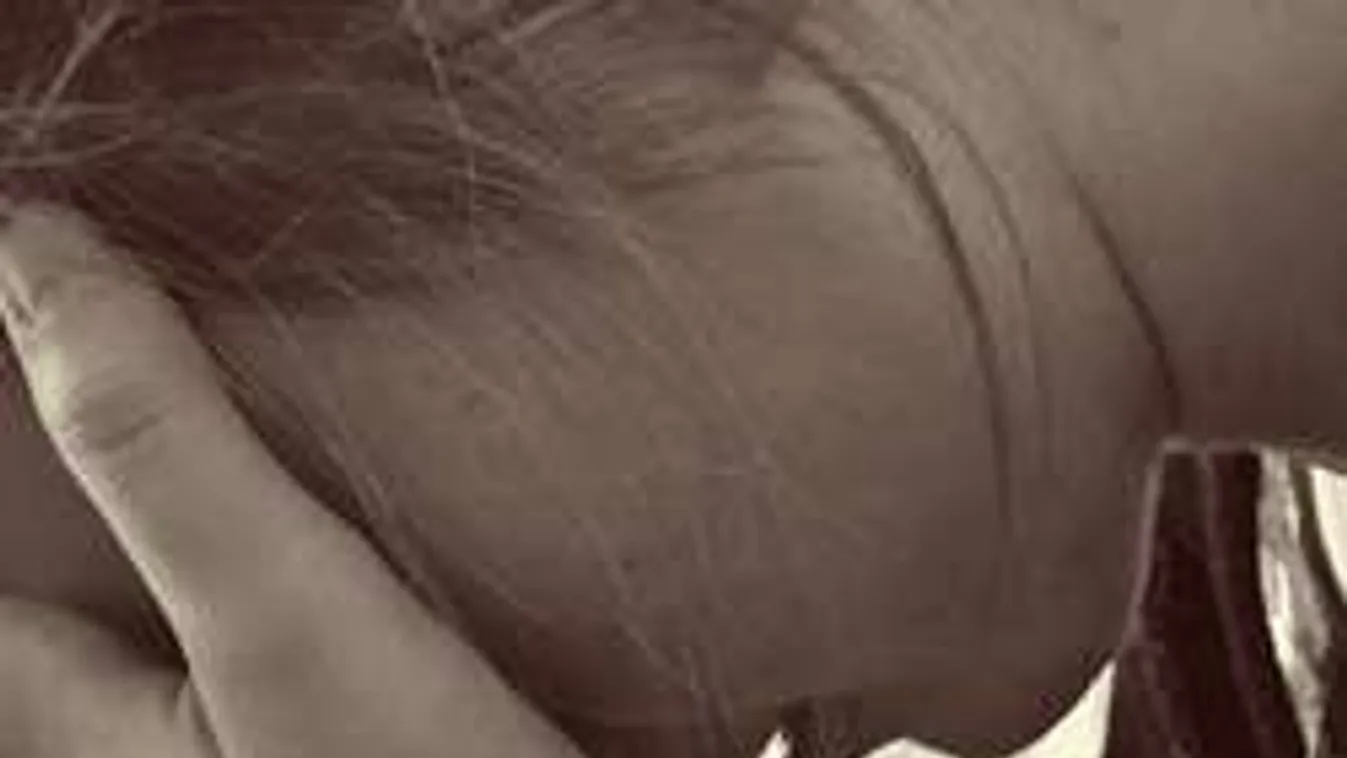 Műanyagdobozba zárták gyereküket a rémszülők