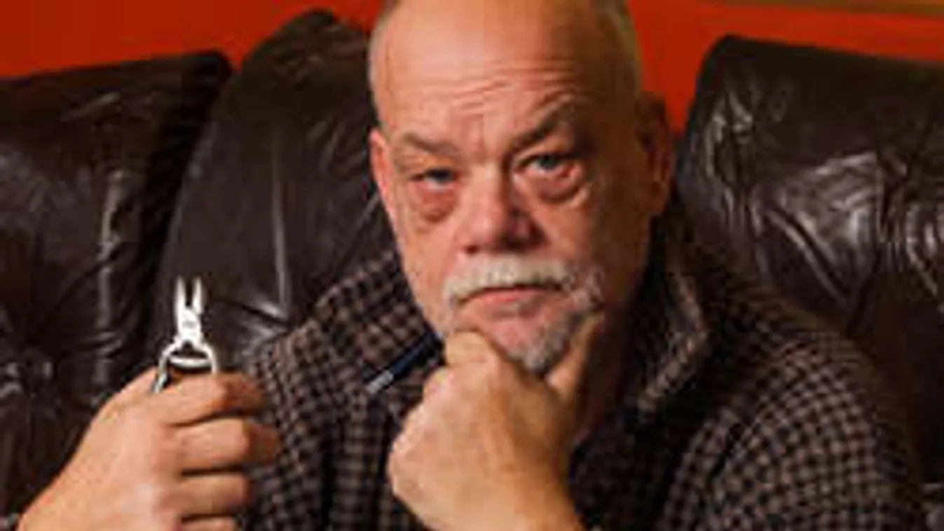 Két lábujját vágta le, mert hosszú volt a várólista