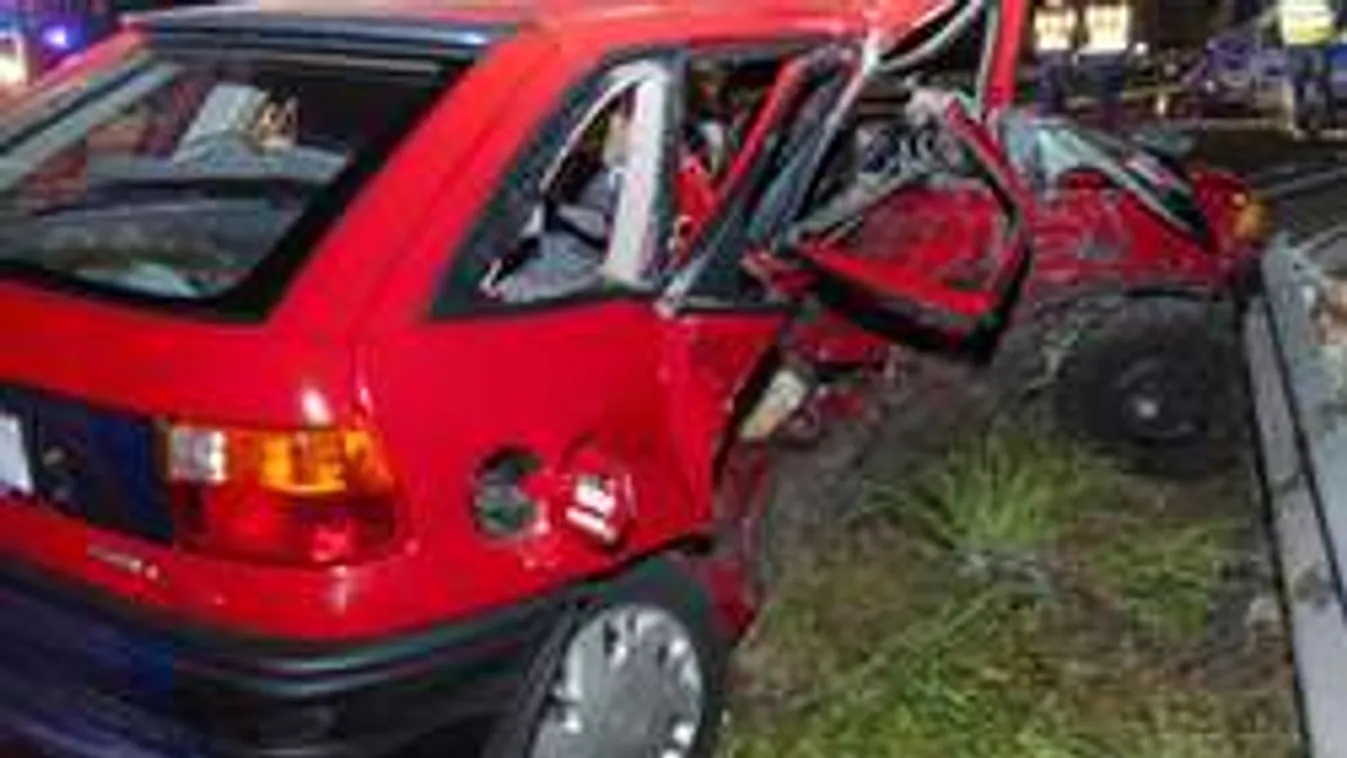 Ketten szörnyethaltak: megrázó fotók a győri balesetről