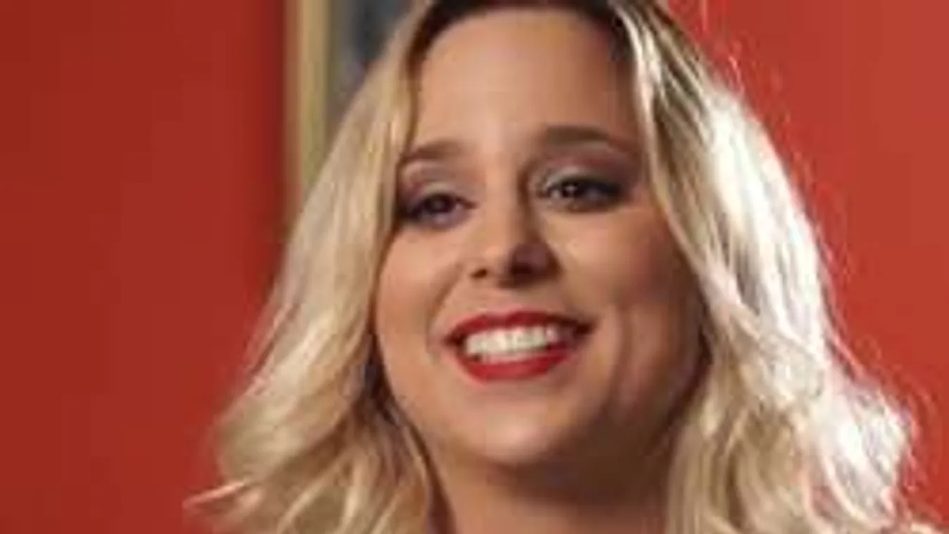 Élő adásban buggyantak ki Hernádi Judit lányának mellei!