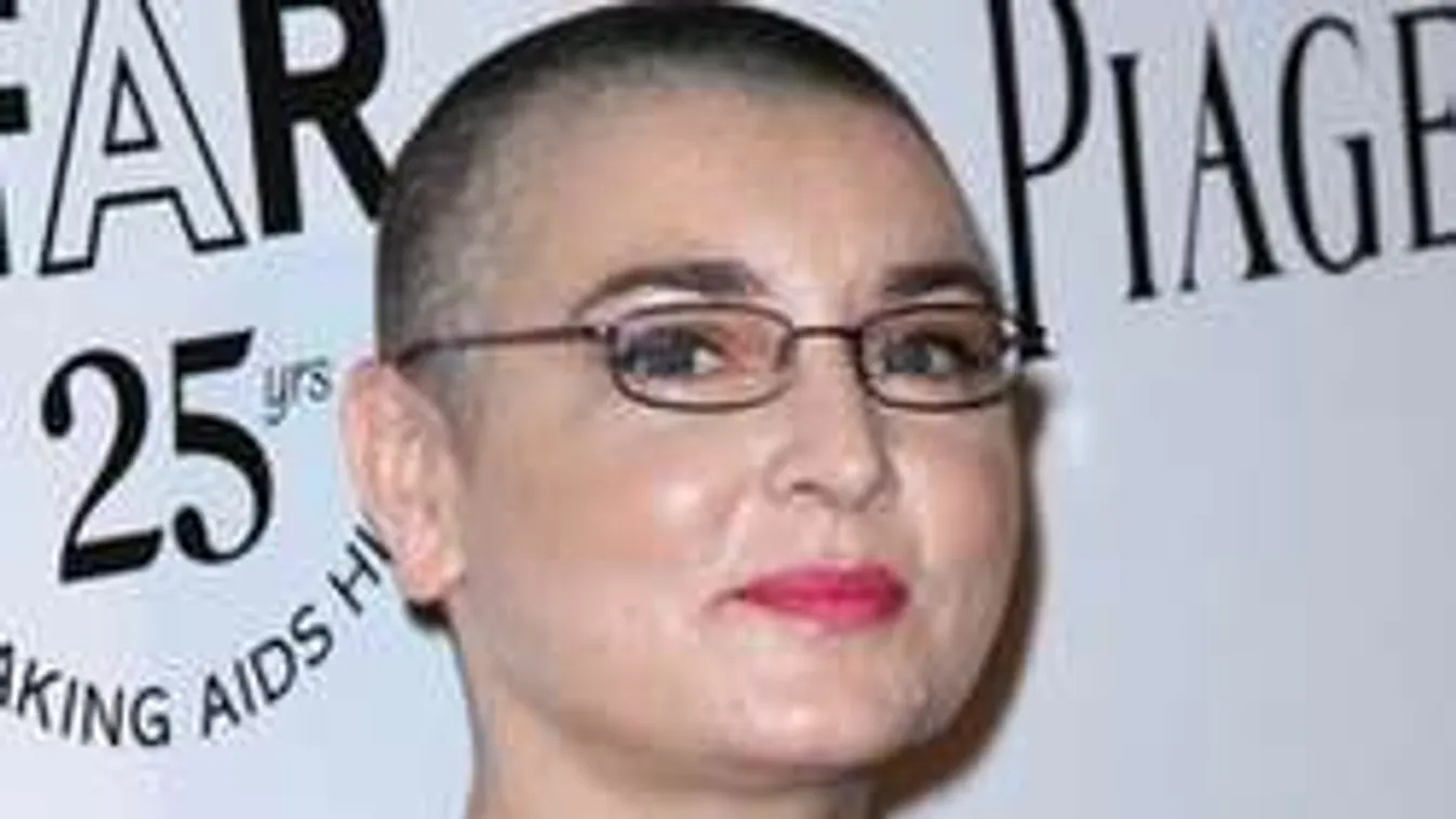 Nagyot hibáztak az orvosok! Egy hajszálon múlt a sztárénekesnő élete