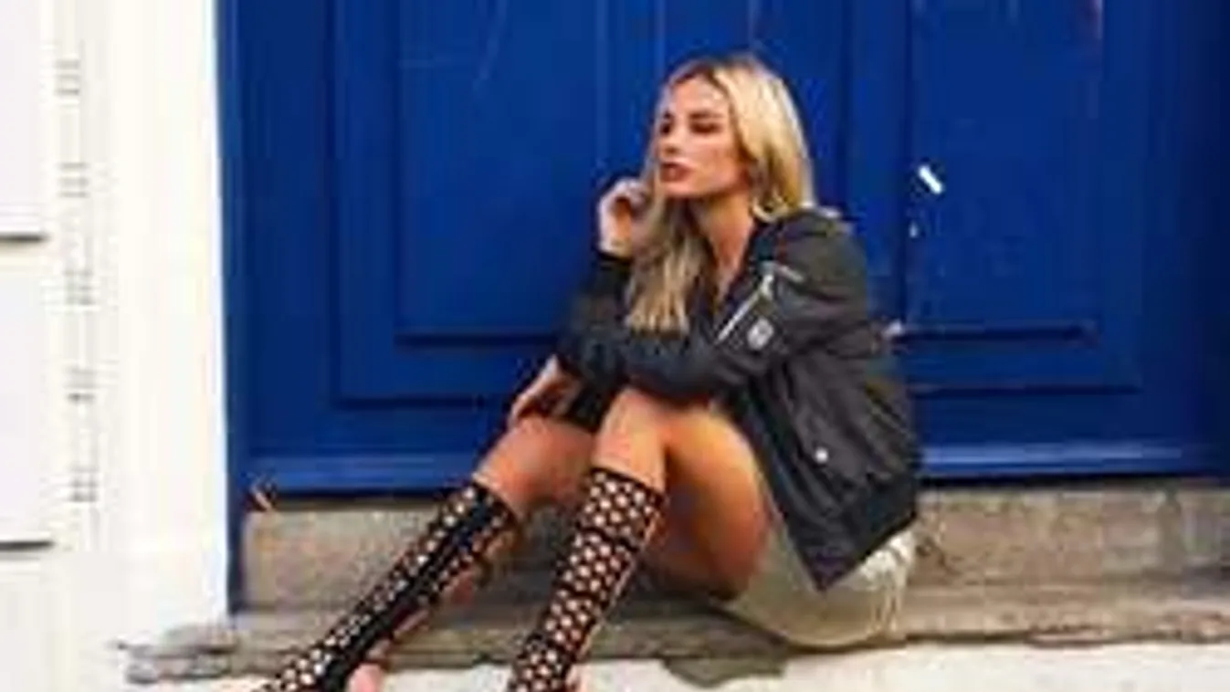 Brutál szexi bombázóval bújik ágyba a tinisztár