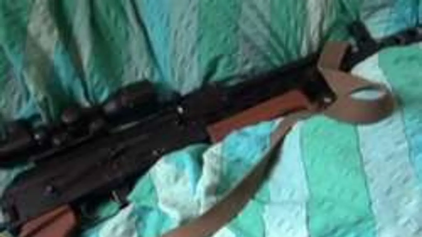 Drámai felvétel: ezzel a gépkarabéllyal ölt a bőnyi rendőrgyilkos