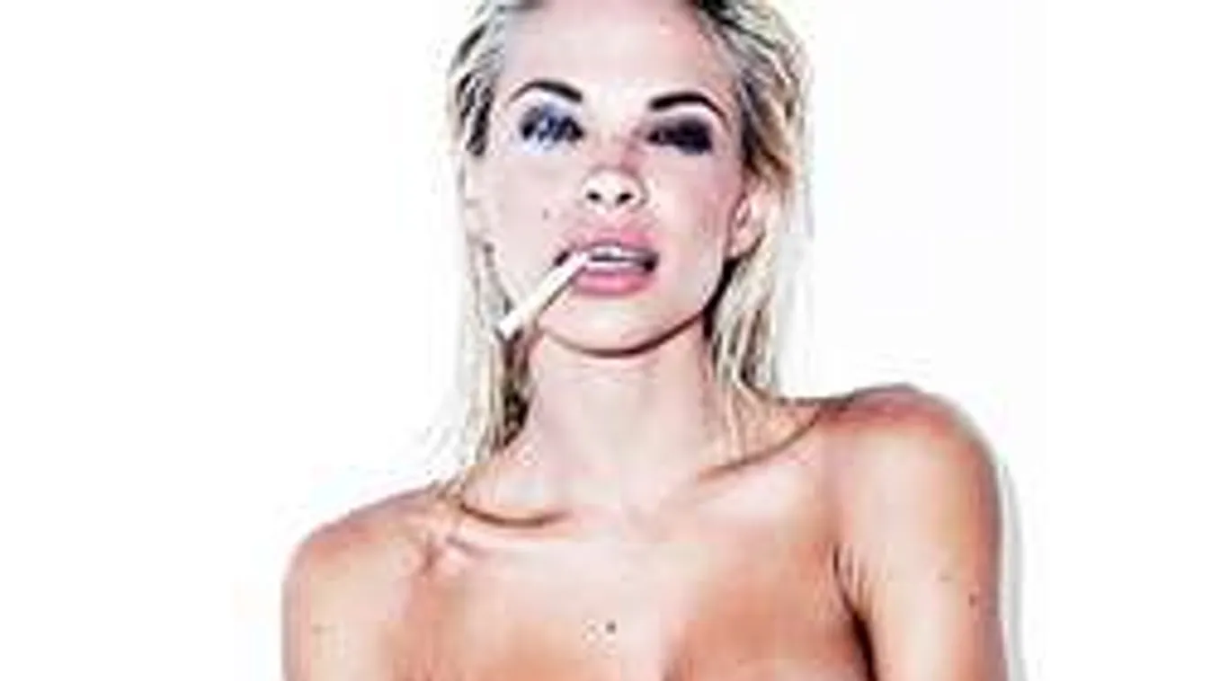 Lazán kipattintja hatalmas melleit a dögös bokszoló lány, ezt nézd!