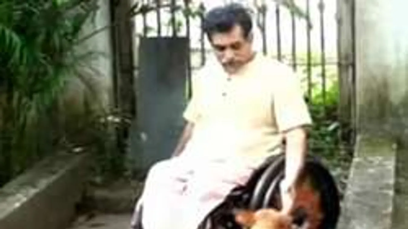 Megverték a kerekesszékest, mert nem állt fel a himnuszra