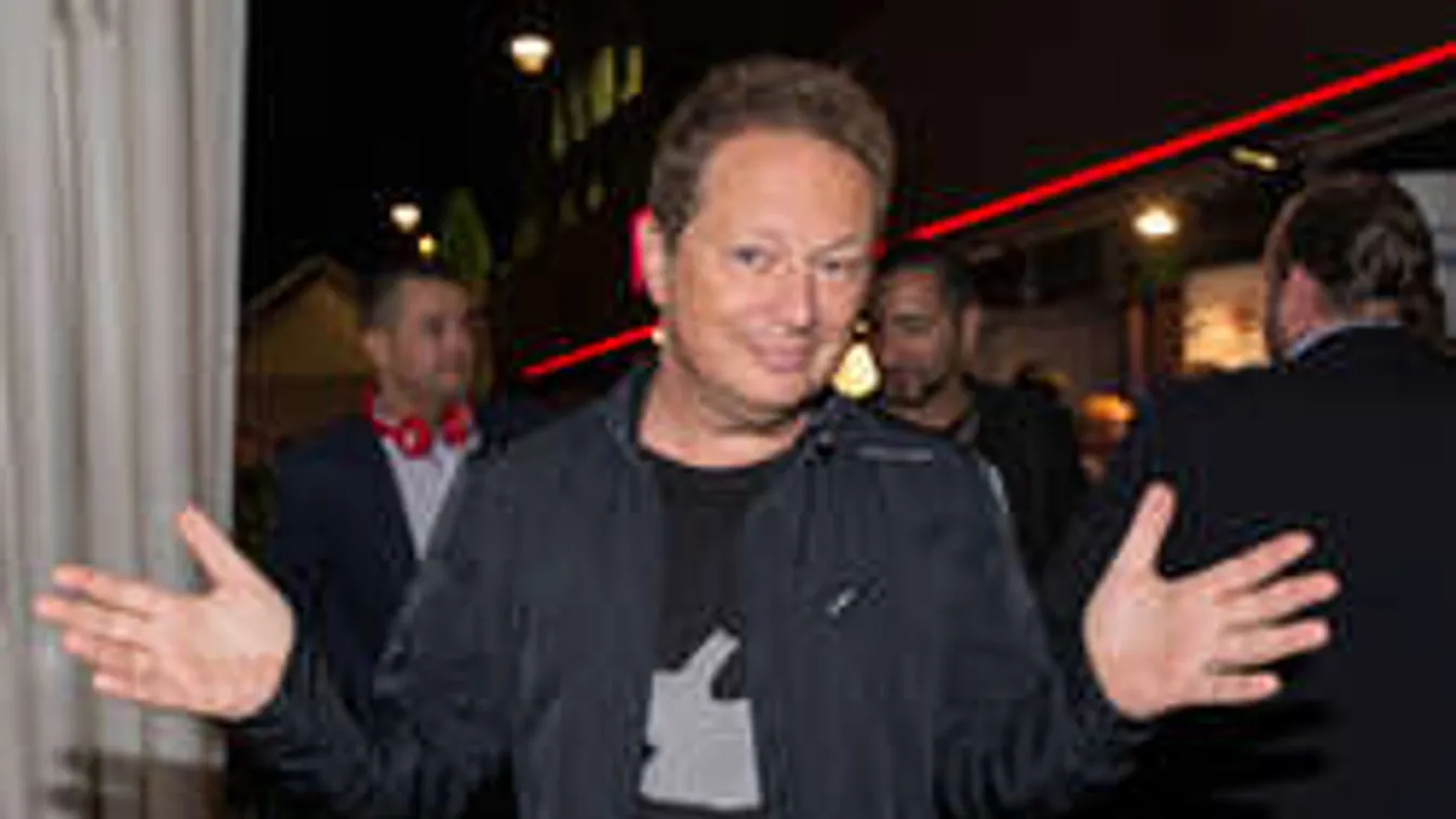 Kínos: Elfelejtette szövegét a magyar énekes!