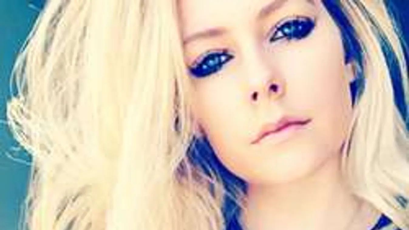 Egy hasonmás lépett az elhunyt sztárénekesnő helyére?