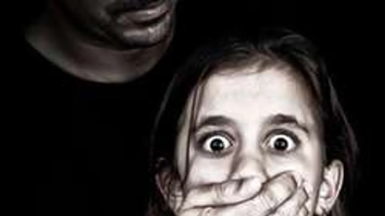 Elképesztő! Rendőrök mentették meg a gyermekét megerőszakoló apa életét