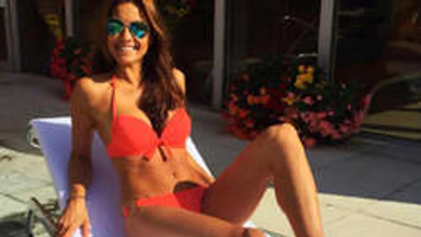 Elképesztő dögös képeket posztolt a műsorvezetőnő. Gondolnád, hogy 46 éves?