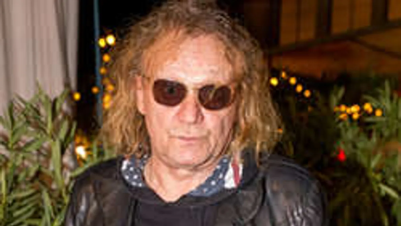 Charlie: Engem az unokám tart életben!