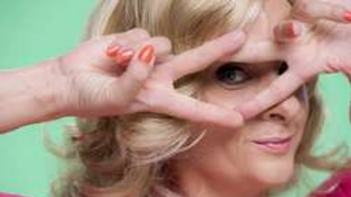 Exeivel kénytelen együtt dolgozni a magyar színésznő