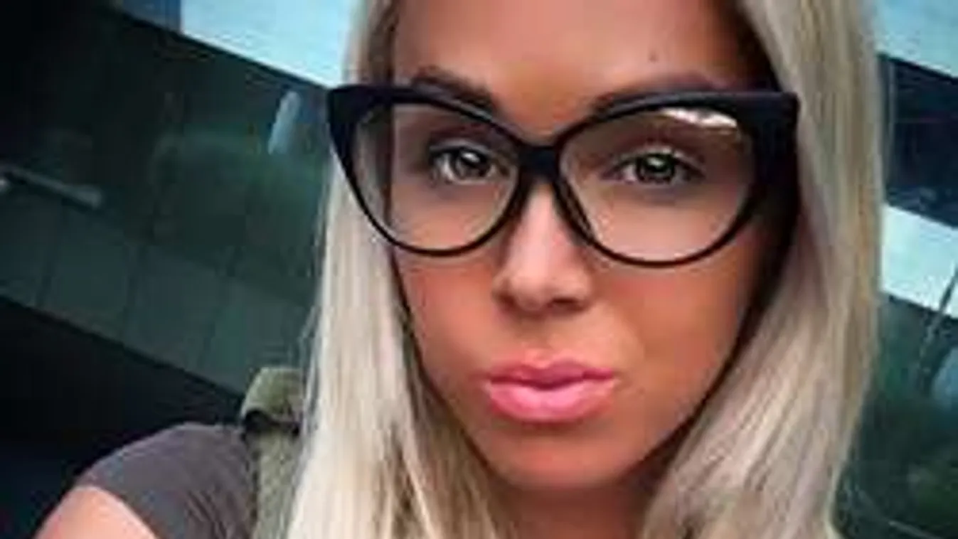 Gigadekoltázsával hergeli az internetet a magyar csinibaba