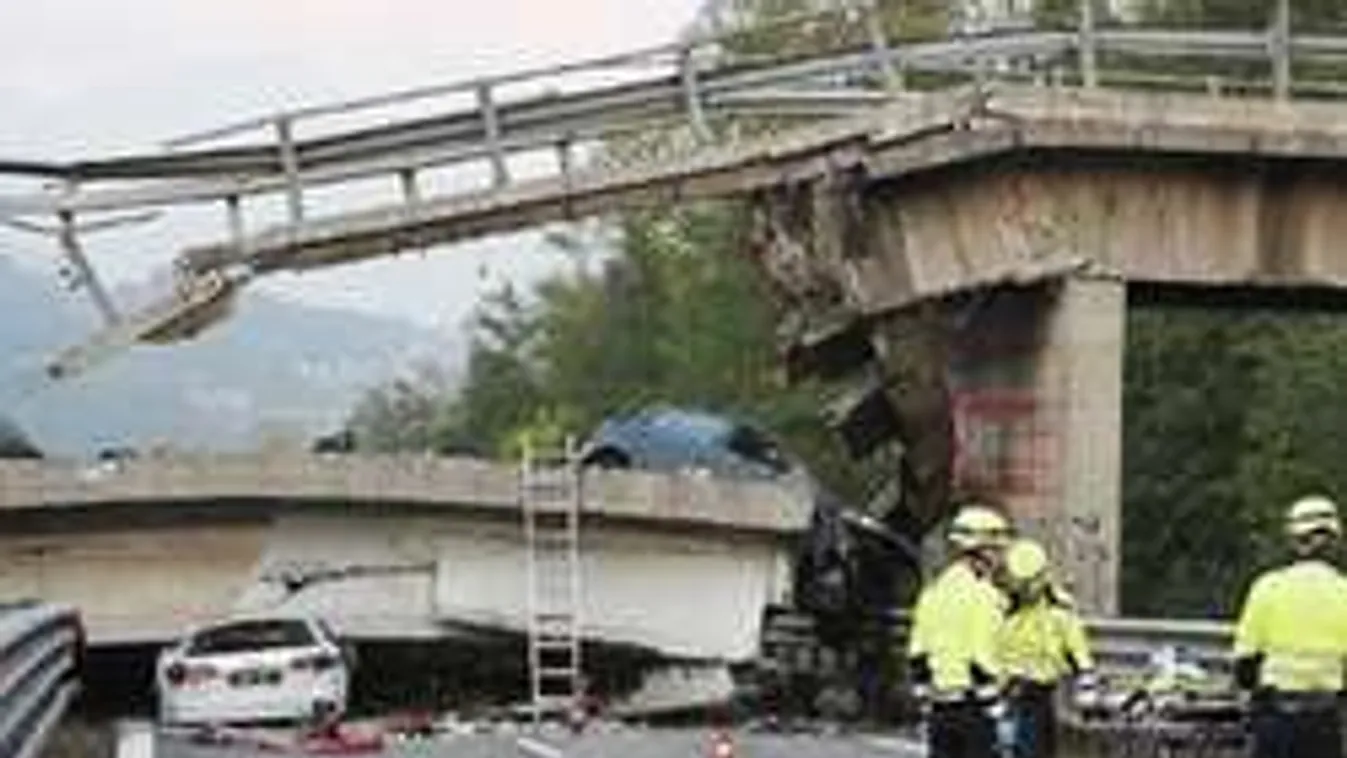 Kamionnal együtt szakadt a sofőr nyakába a felüljáró