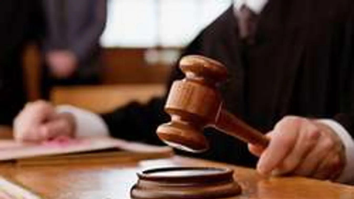 Kukával támadt a bíróra a kényszergyógykezelésre ítélt férfi