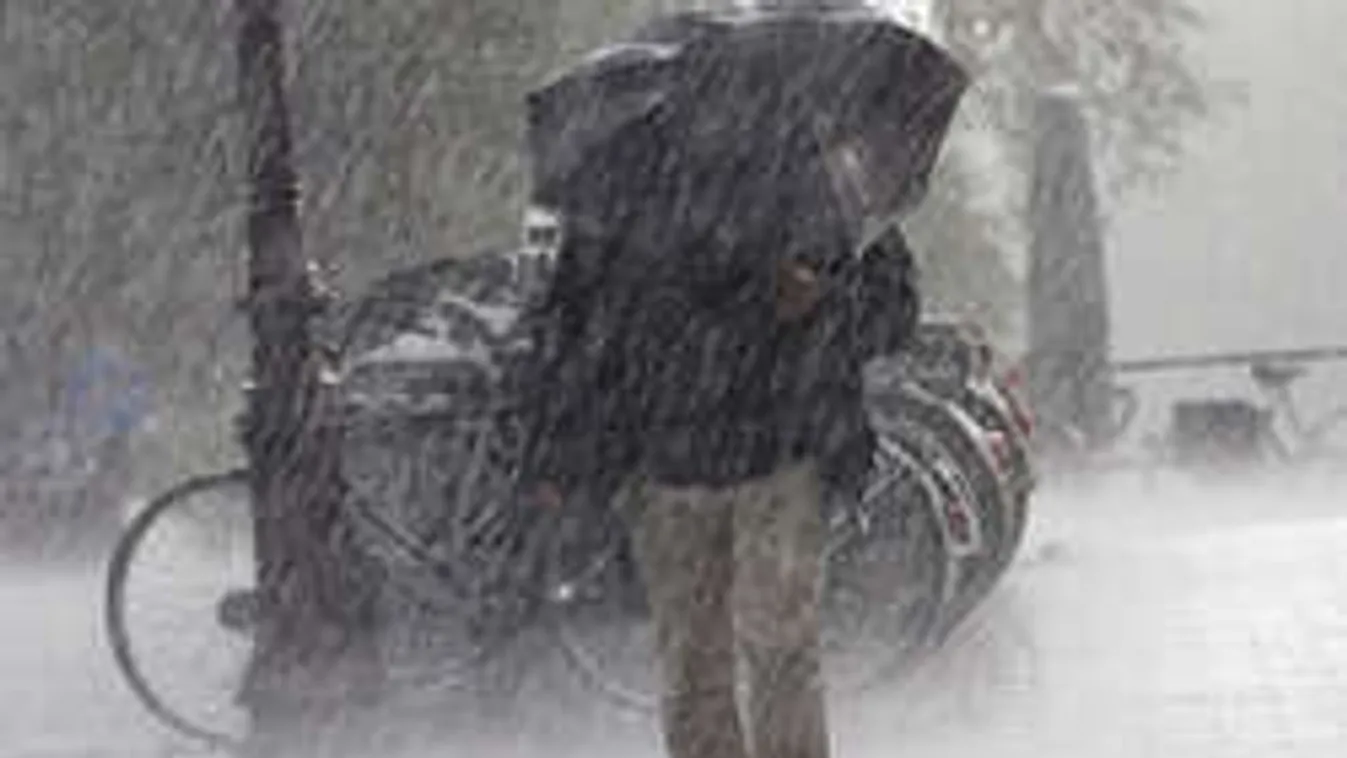 Iszonyú szélviharral támad az időjárás! Kiadták a riasztást