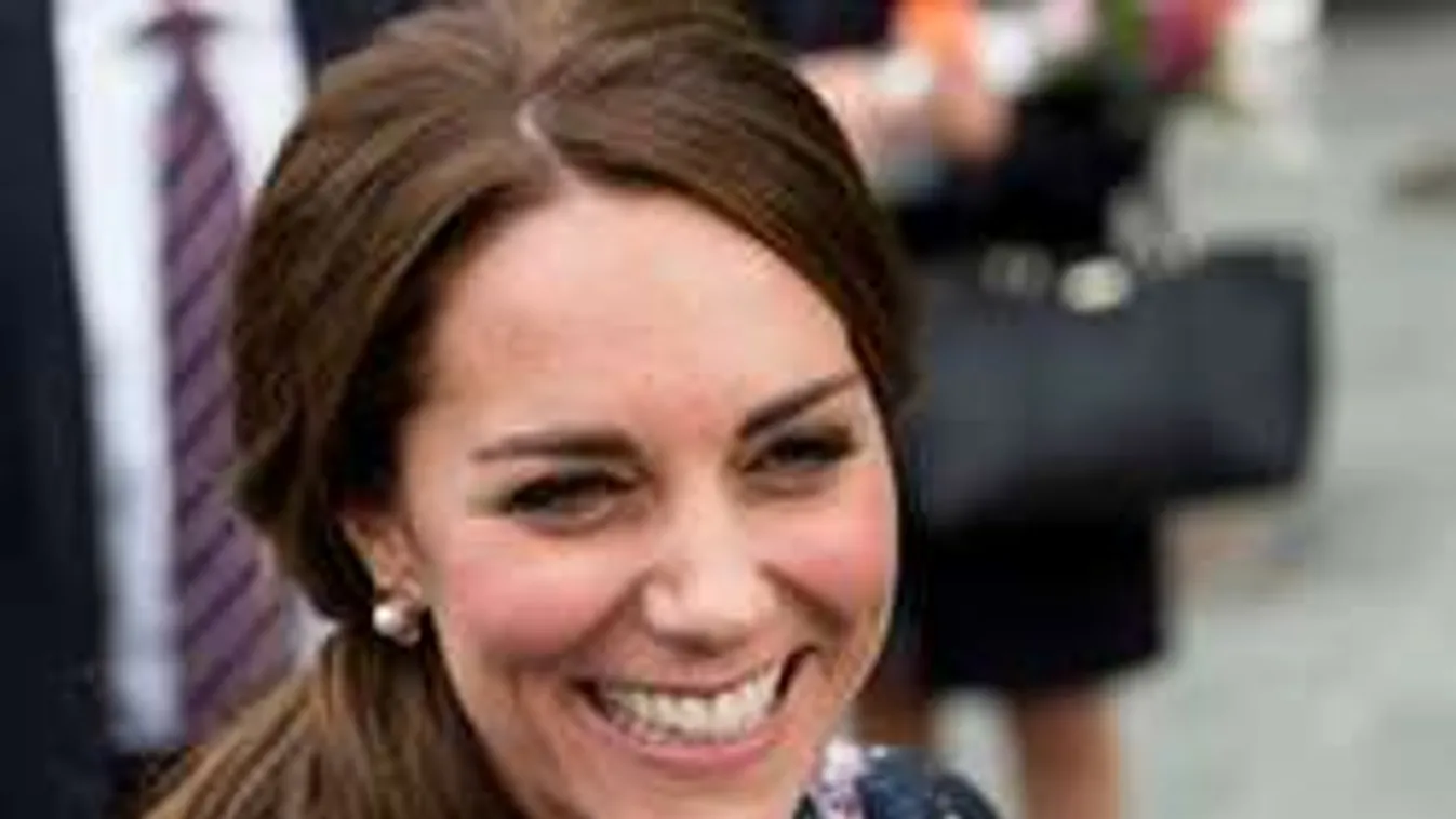 Özönlenek az emberek az orvosokhoz Katalin hercegné miatt