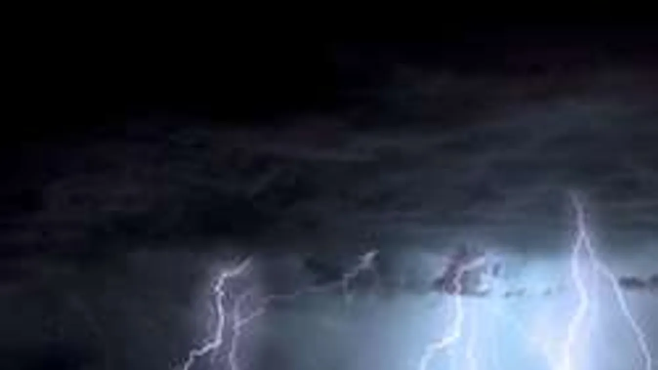 Kiadták a riasztást! Hatalmas felhőszakadás tart felénk