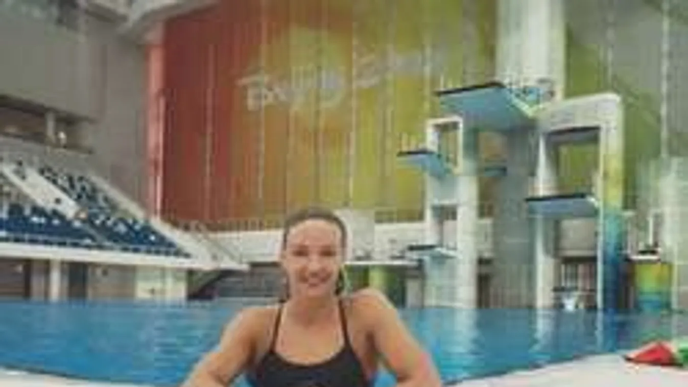 Derékhadnyi vicces pofát ölel magához Hosszú Katinka