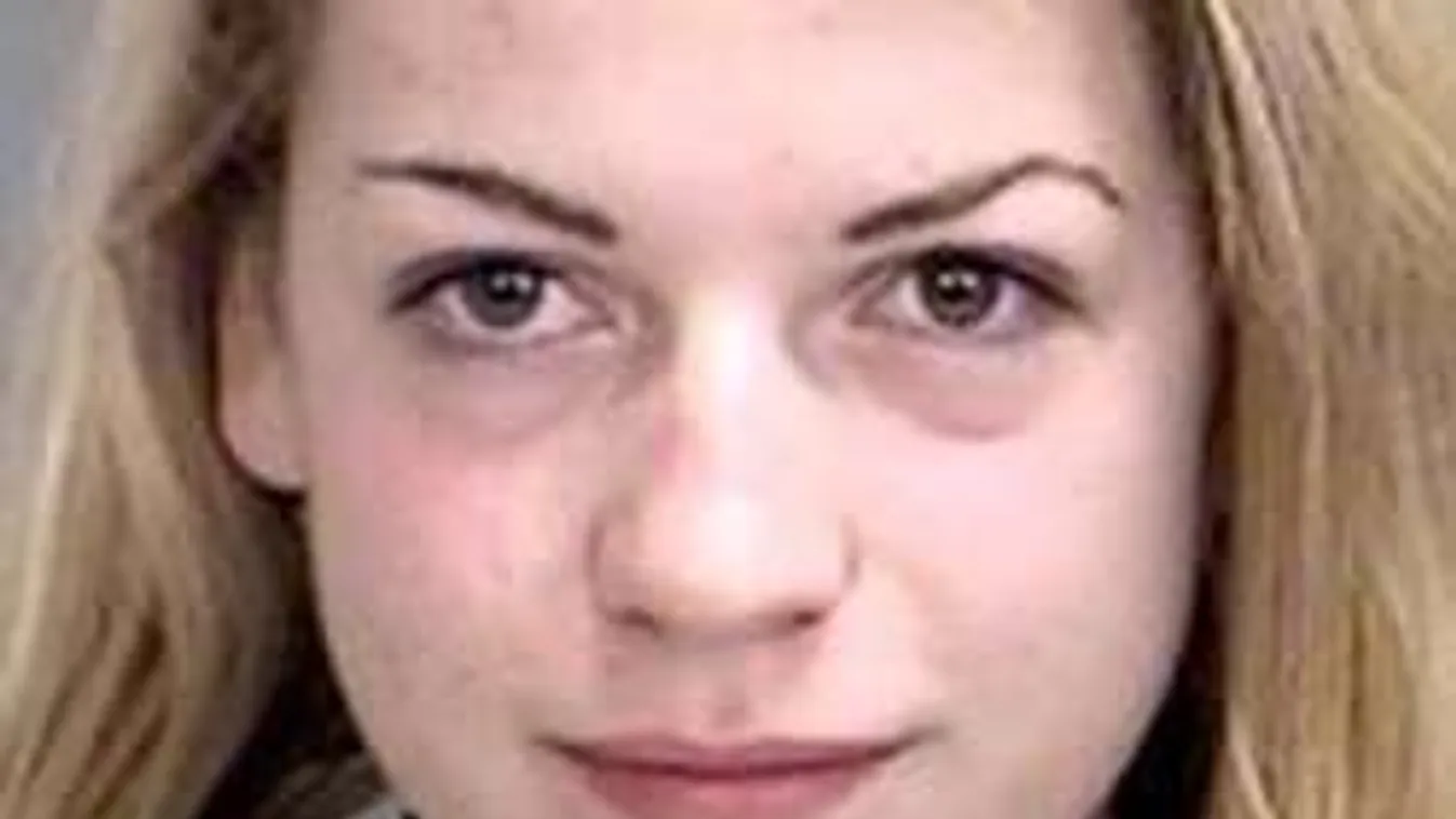 Vezetés közben kapta elő mellét a diáklány, nagy baj lett belőle...