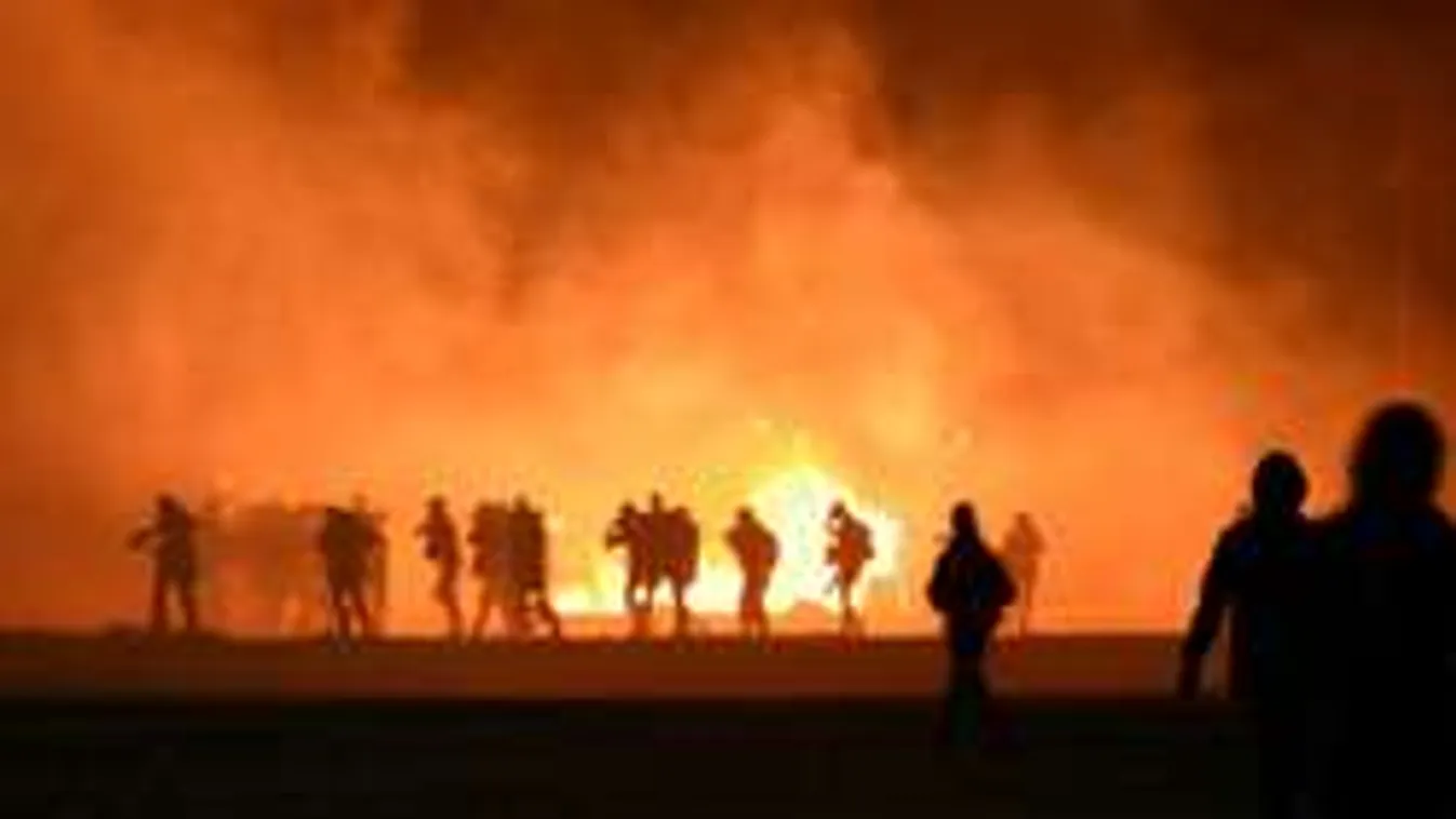 A Dzsungelnek vége, de a migránsok újraépítik a tábort