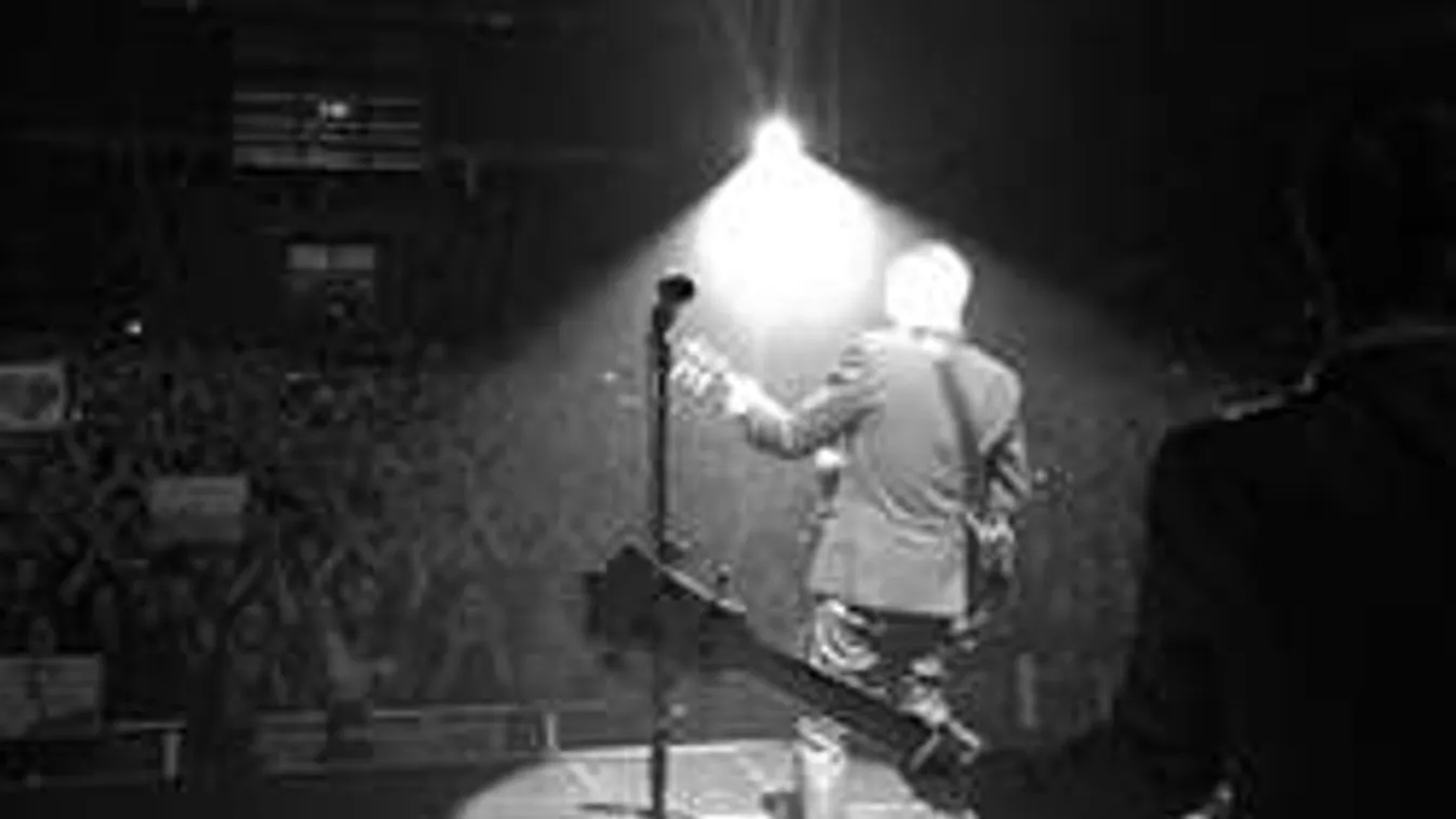 Világsztár hívta mobilján a magyar lányt, Évát!