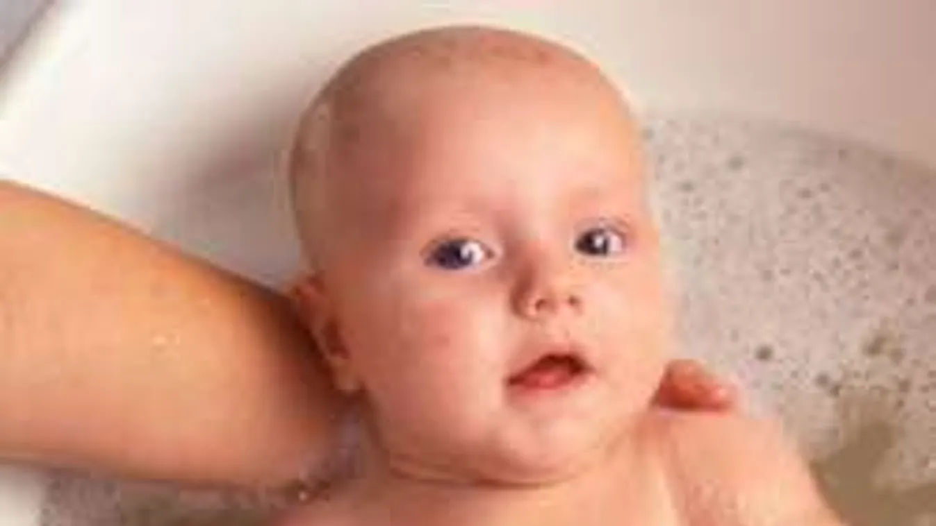 Túl forró vízben fürdette, megégette kisfiát az apa