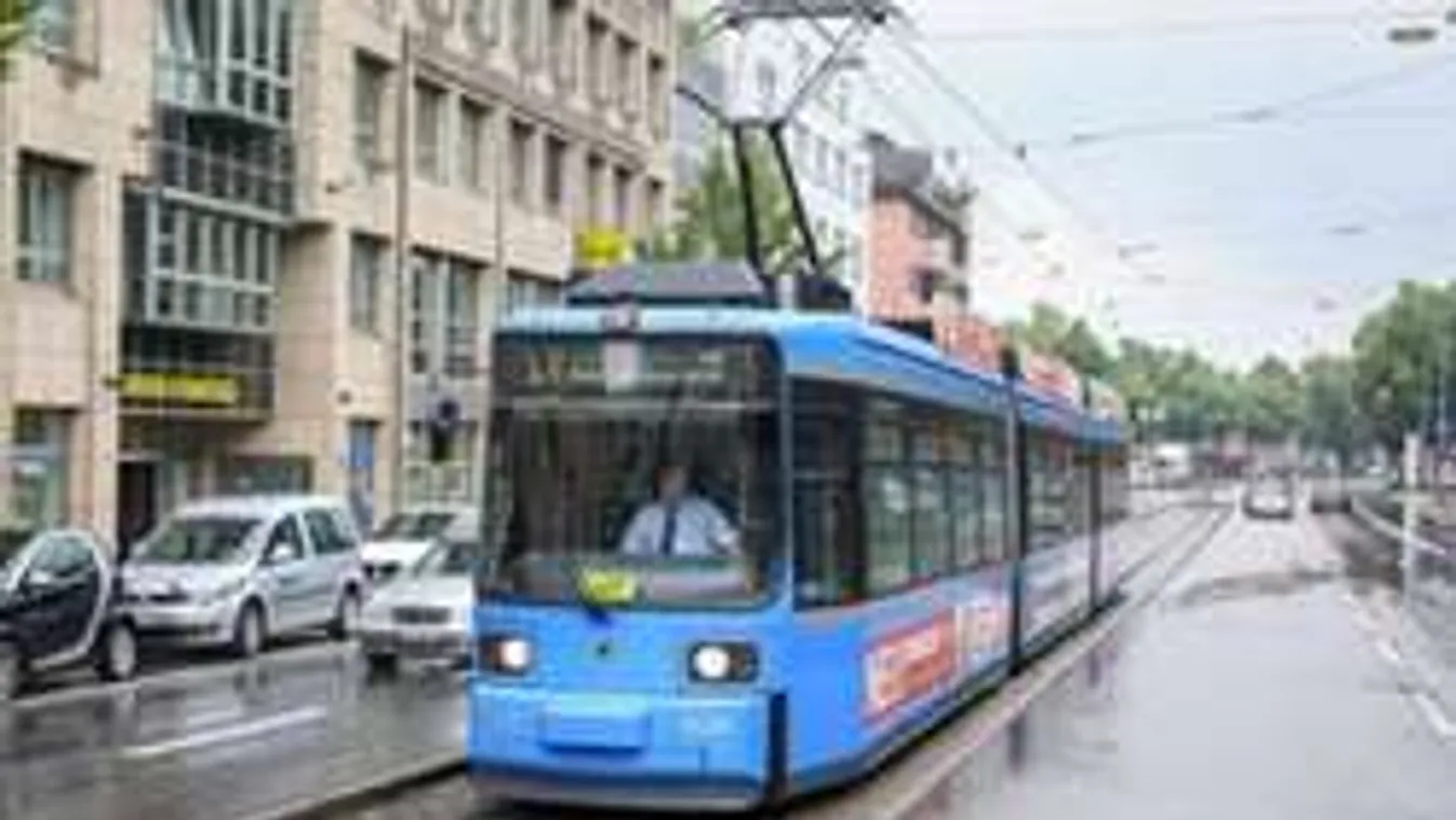 Törött sörösüveggel támadt a migráns egy nőre a müncheni villamoson