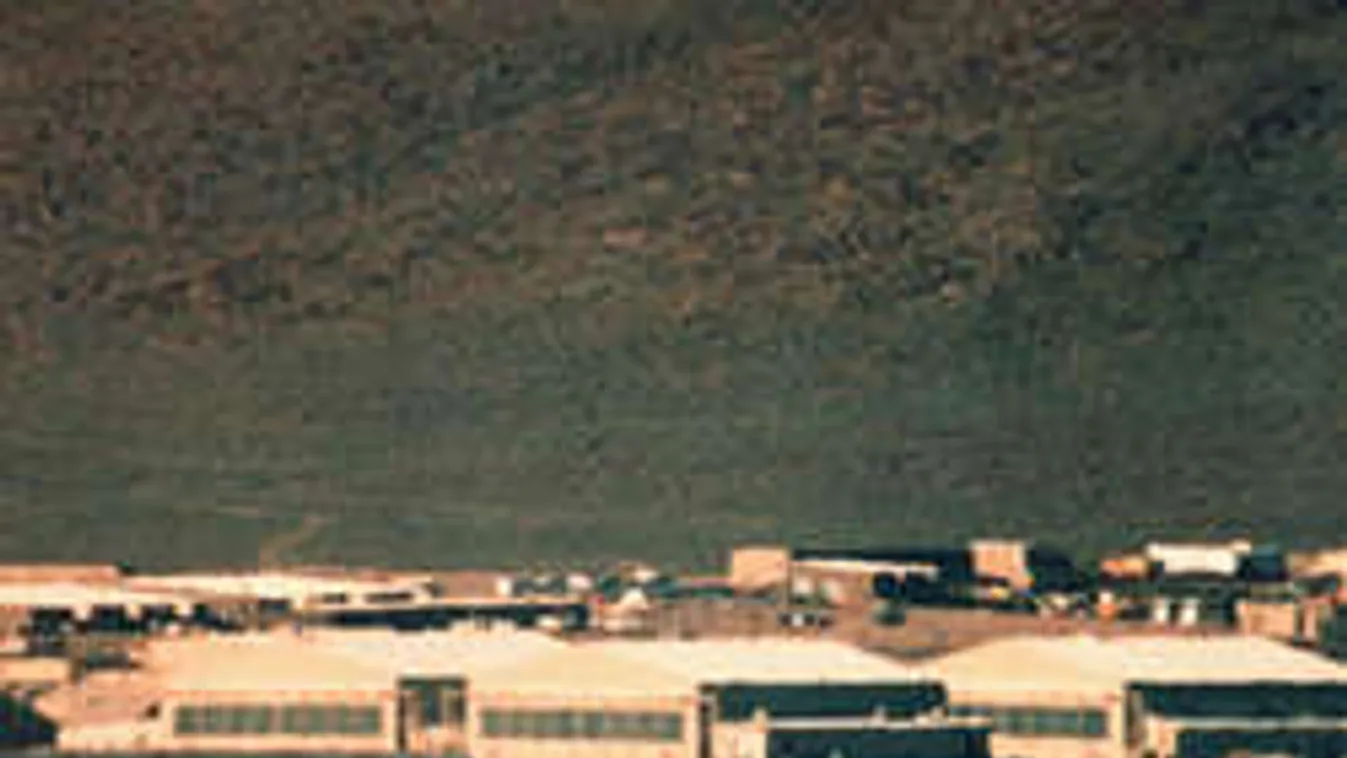 Ez történik, ha egy civil közel merészkedik az 51-es körzethez!