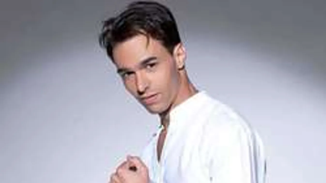 Lebukott: Ezzel a nővel fotózták le az éjszakában a nős sztárszínészt