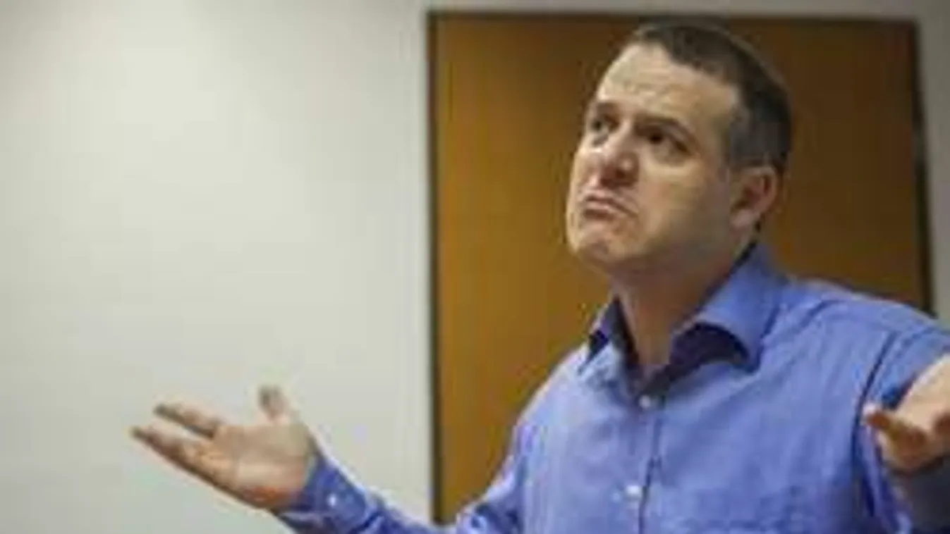 Rogán szerint Juhászt  bábuként rángatja a börtönből Portik Tamás