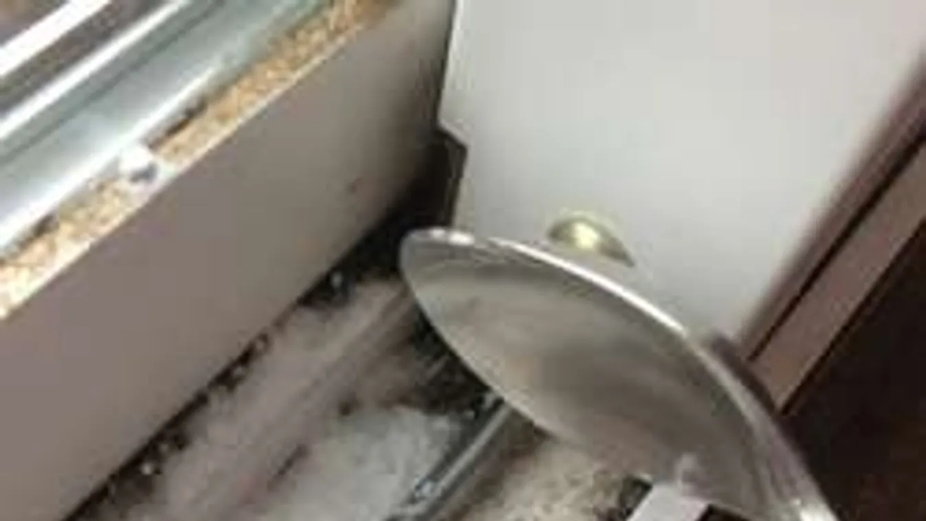 Ezért szórj szódabikarbónát az ablakpárkányra