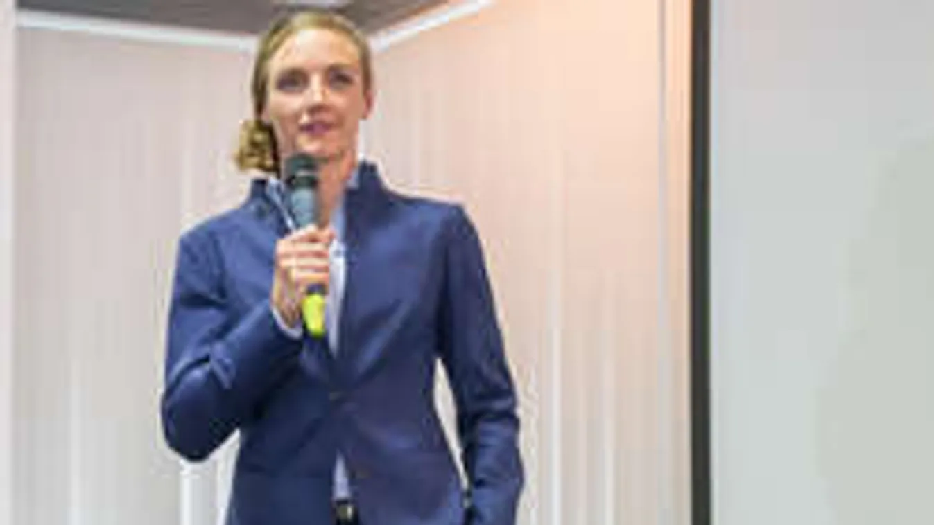 Hosszú Katinka levette az úszódresszt, ilyen egy dolgozó nő