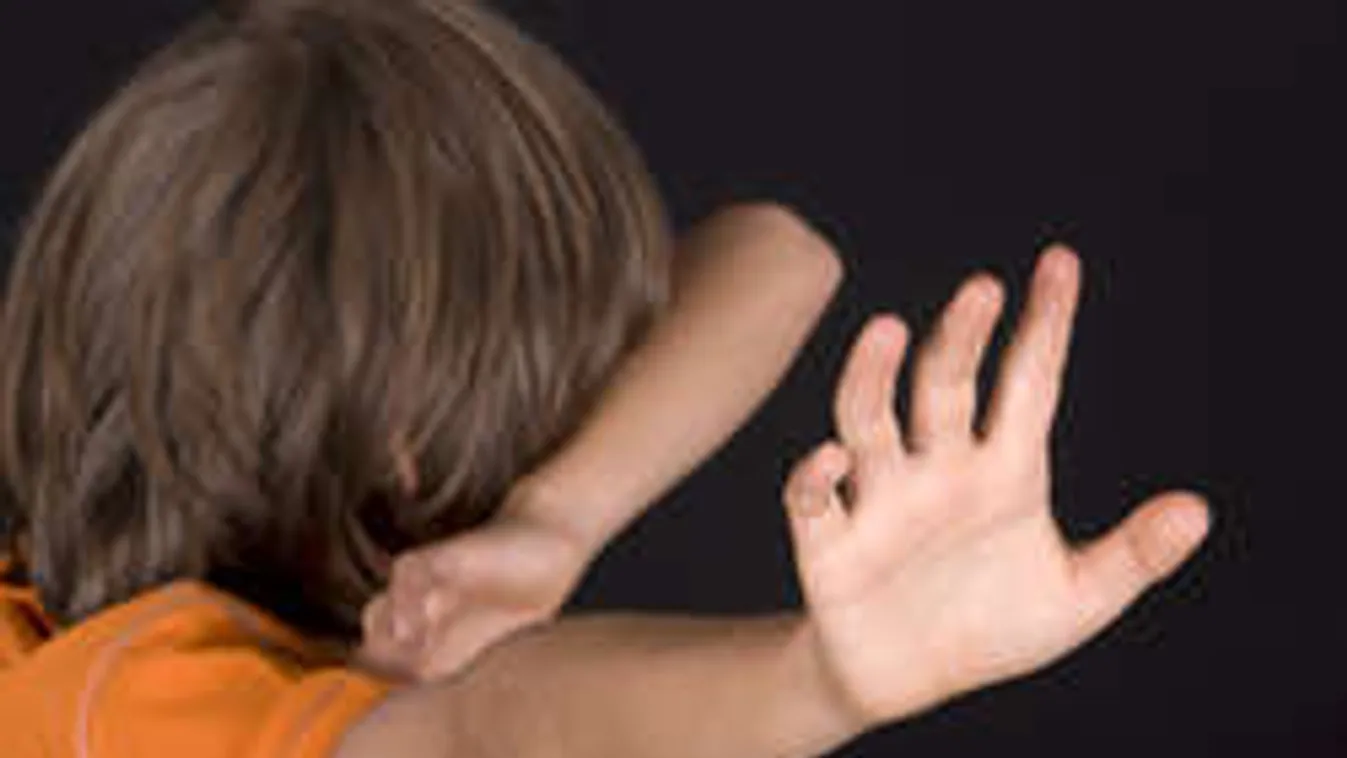 Õ a pedofíliával vádolt balatoni képviselő