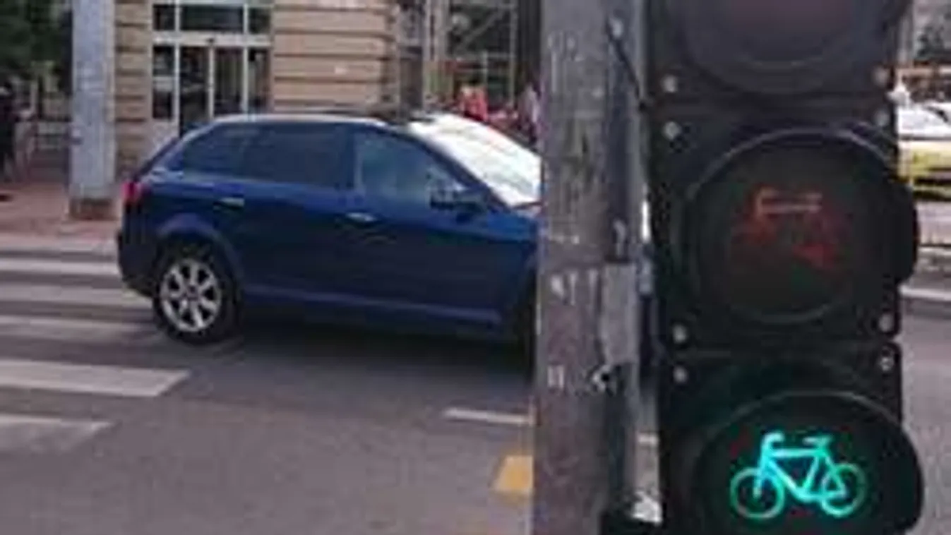 Életveszély a Margit hídnál: Megtévesztő jelzést adnak a lámpák