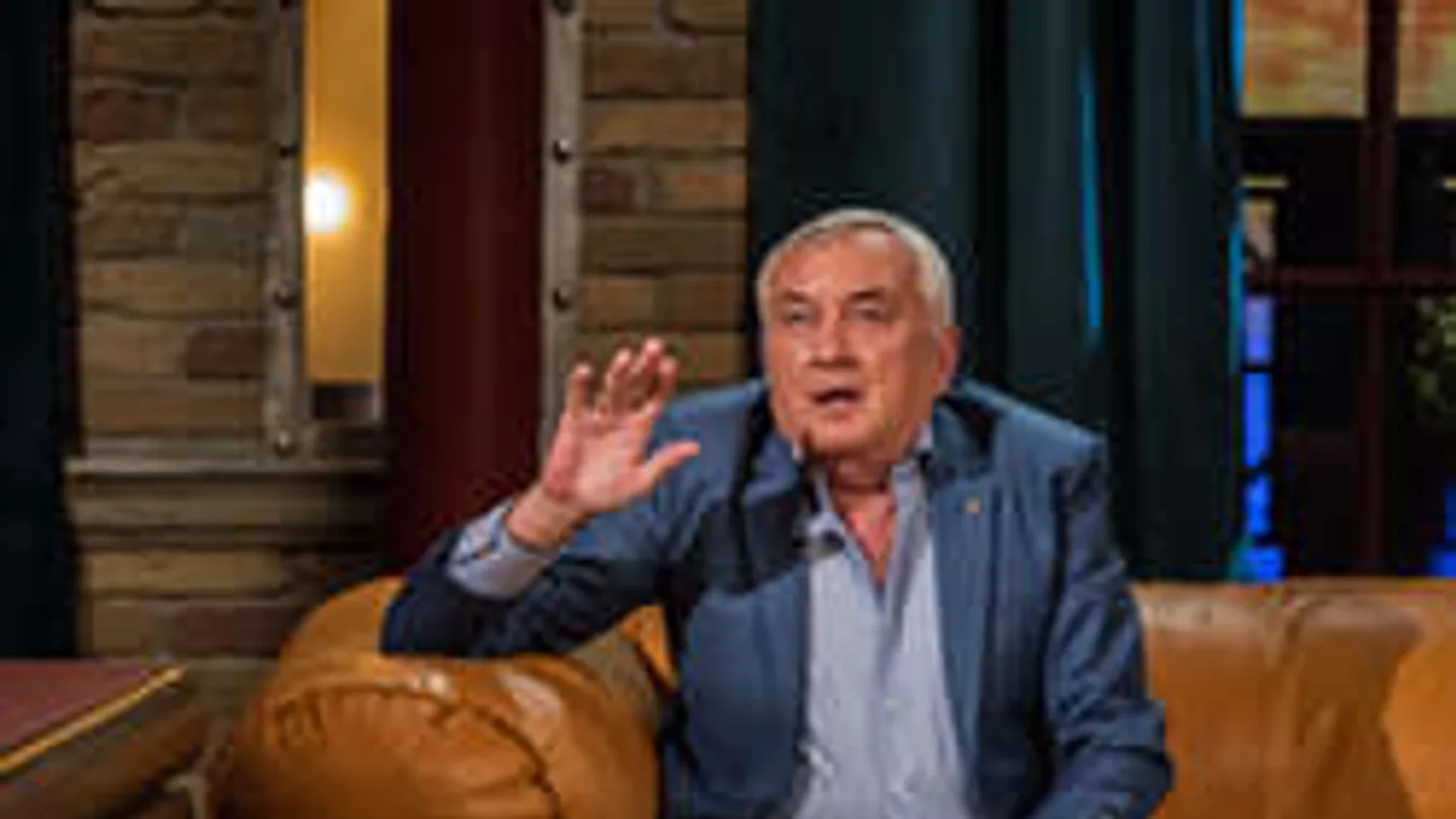 Havas kamerák előtt osztotta ki Hajdú Pétert