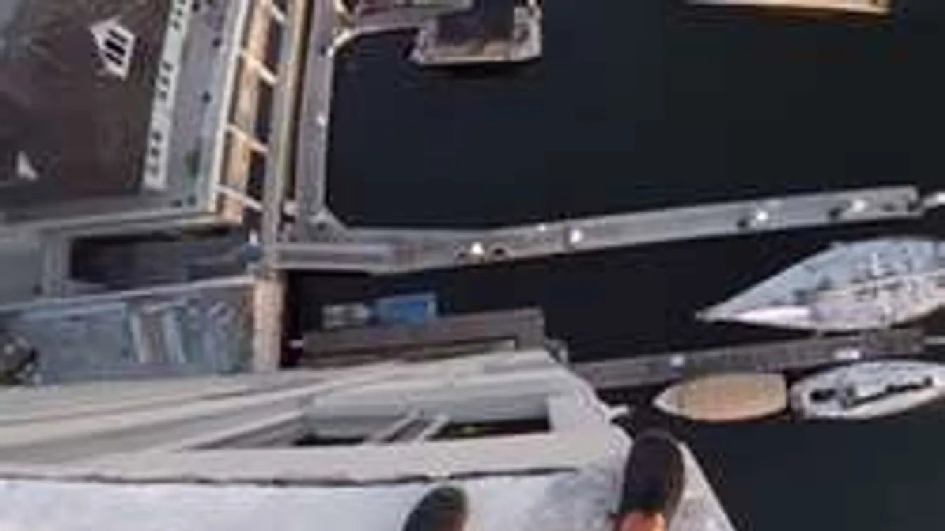 40 méter magasról ugrott a vízbe, nem ilyen landolásra számított... - Videó