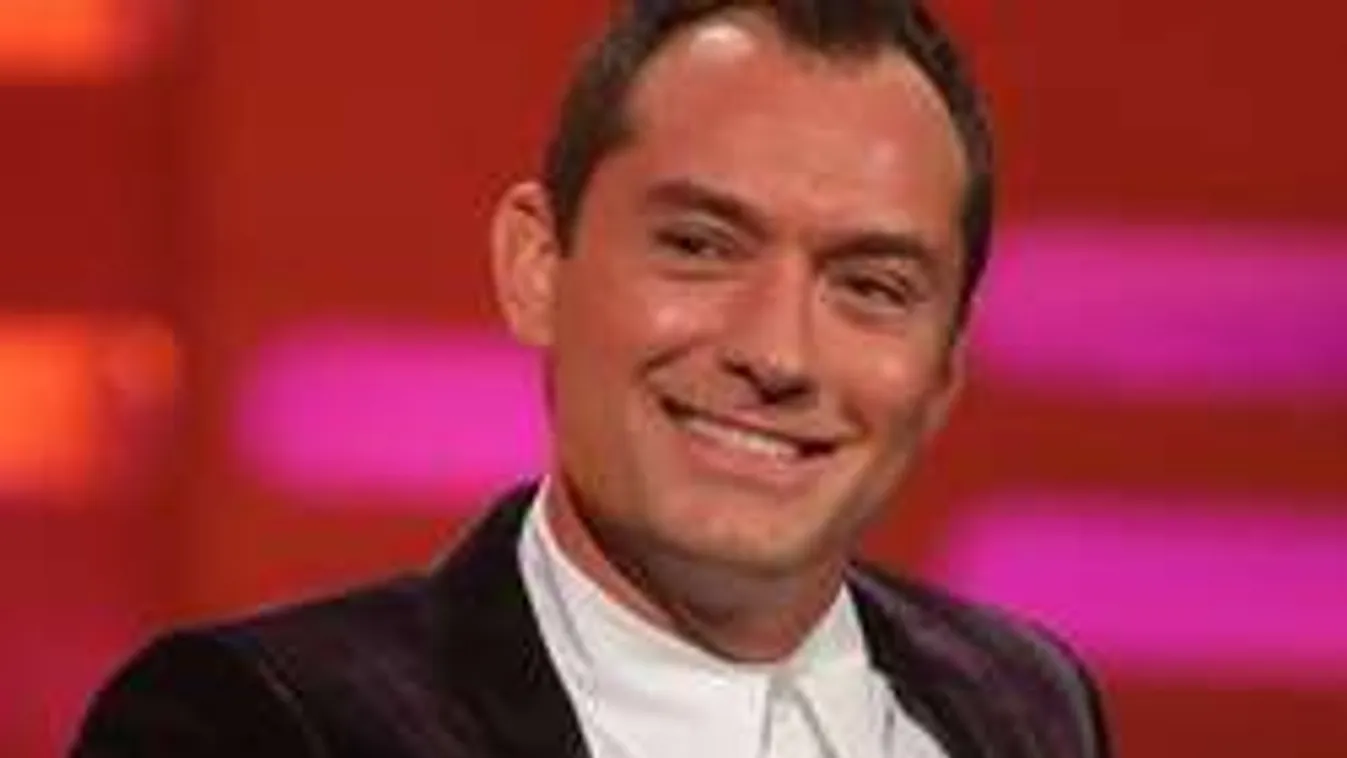 Megmutatta pucér hátsóját a szívtipró színész