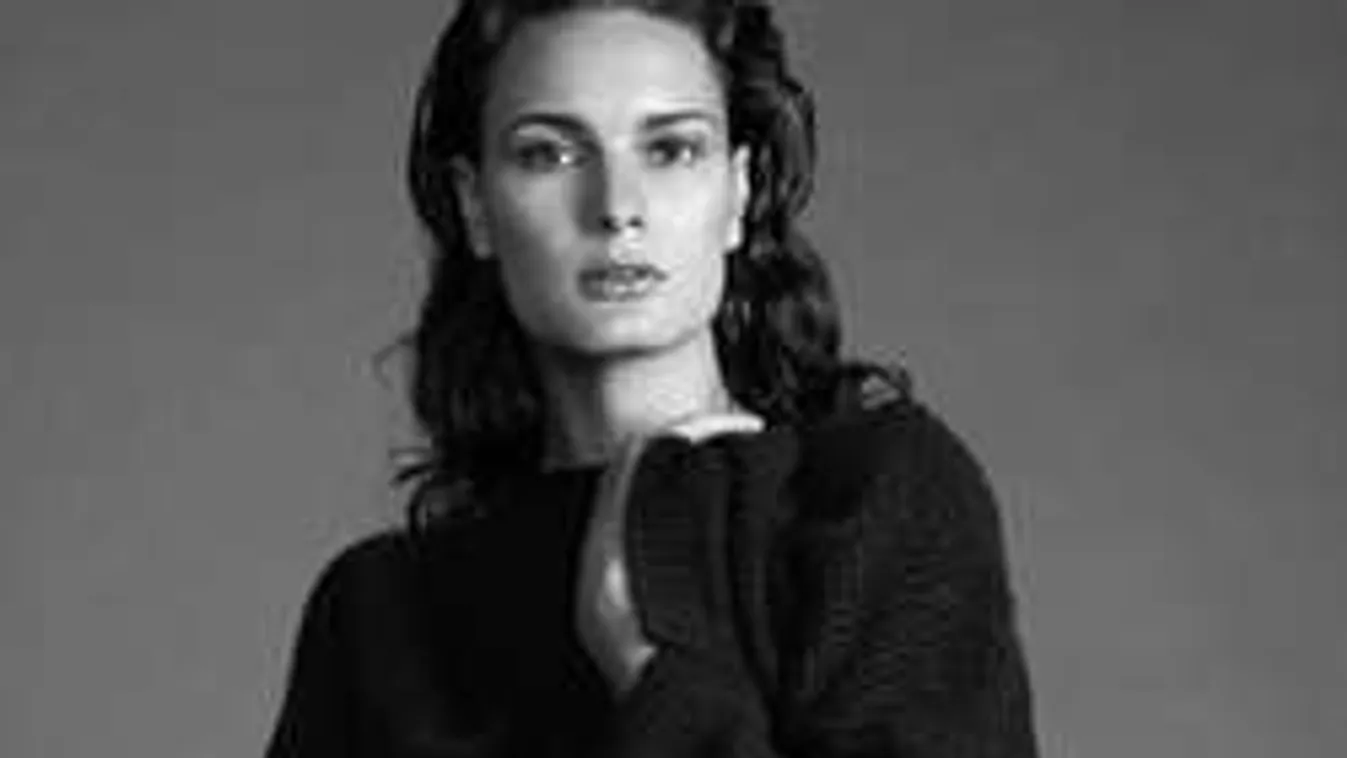 Topless siratja a nyarat a magyar topmodell