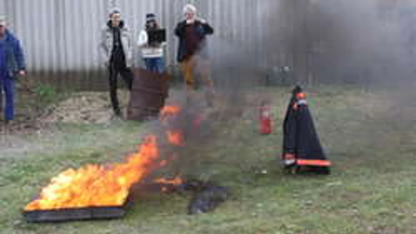 Felgyújtották, és működik: magyar okoskabát óvja a tűzoltók életét!