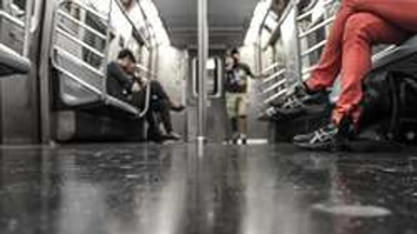 Ne tűrd el, ha zaklatnak a buszon! Így védd meg magad