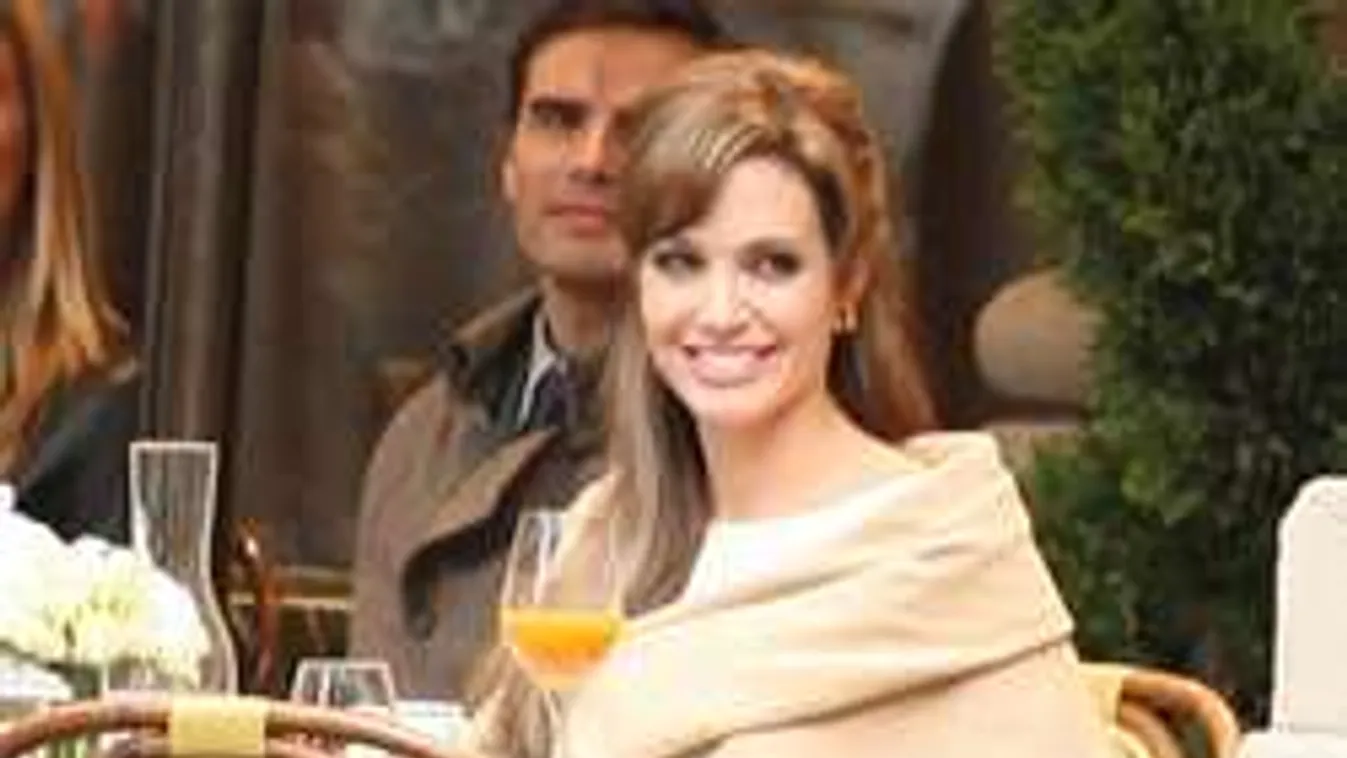 Ezzel a nővel nyomja le Brad Pittet Angelina Jolie