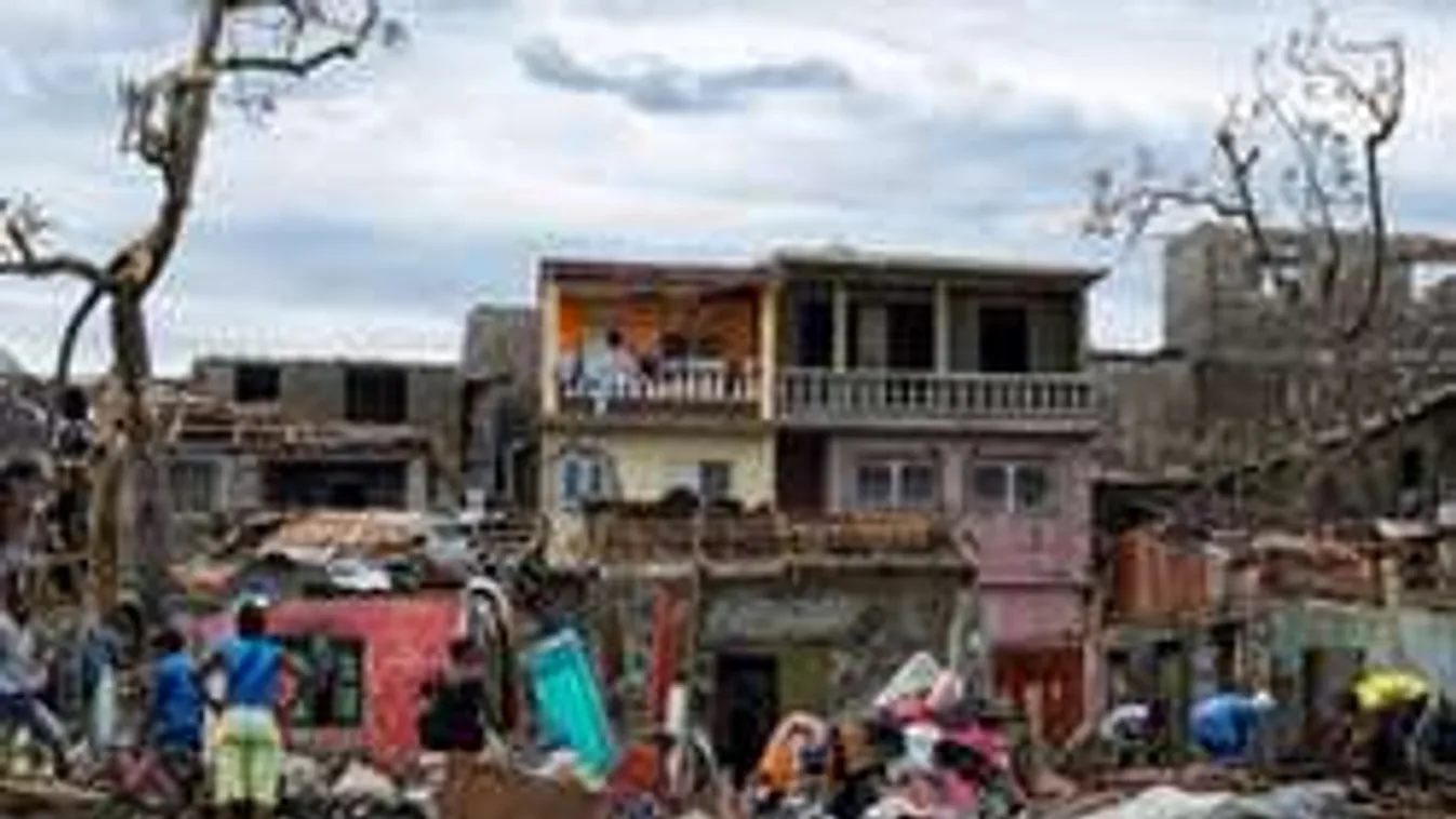 Ilyen nincs! Vízisí a Matthew hurrikán hullámain!