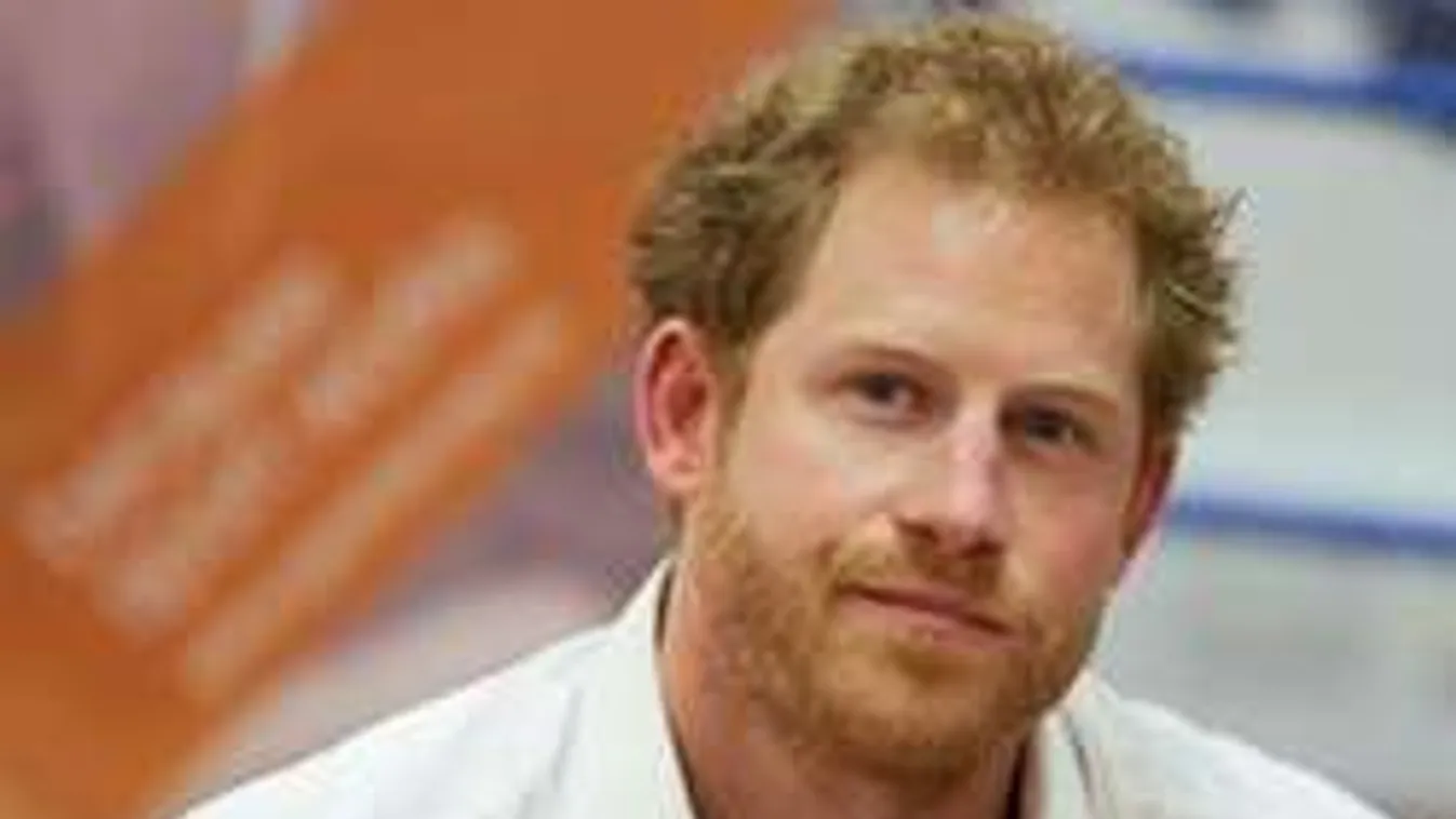 Lebukott Harry herceg, ezzel a dögös szépséggel randizik