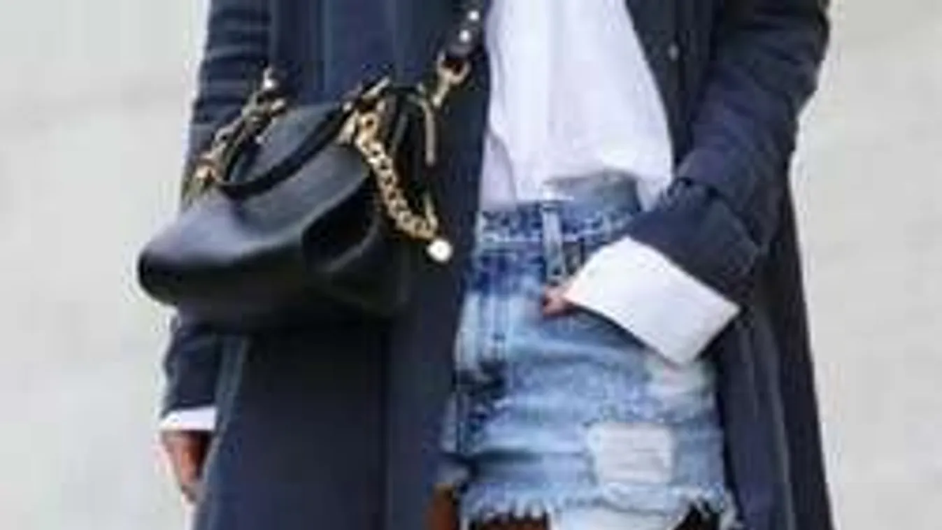 Különös divat: idén ősszel szemérmesen takargatják kezüket a nők