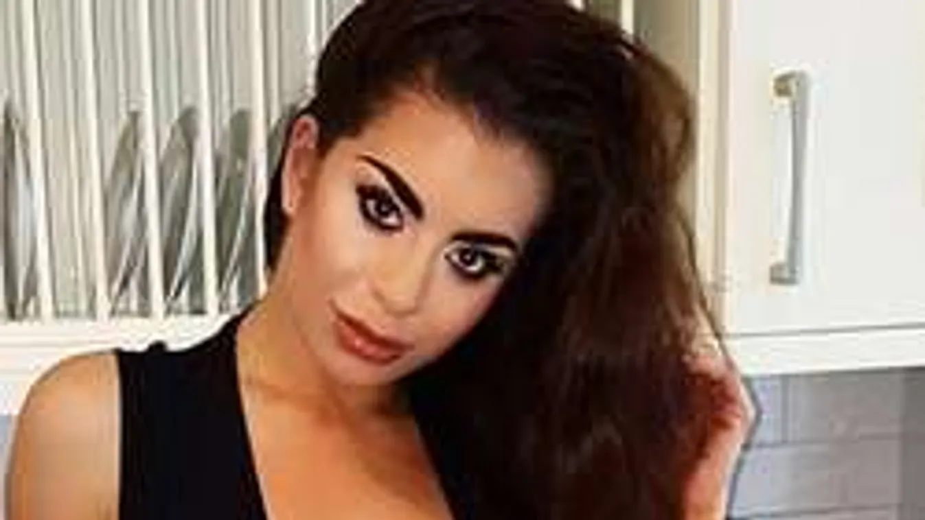 Beginázva összeverték a szexi valóságshow hőst