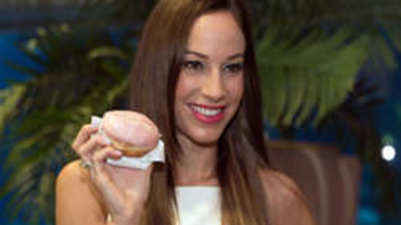 Falatnyi bikiniben villantottak cicit Vajna Timi lányai