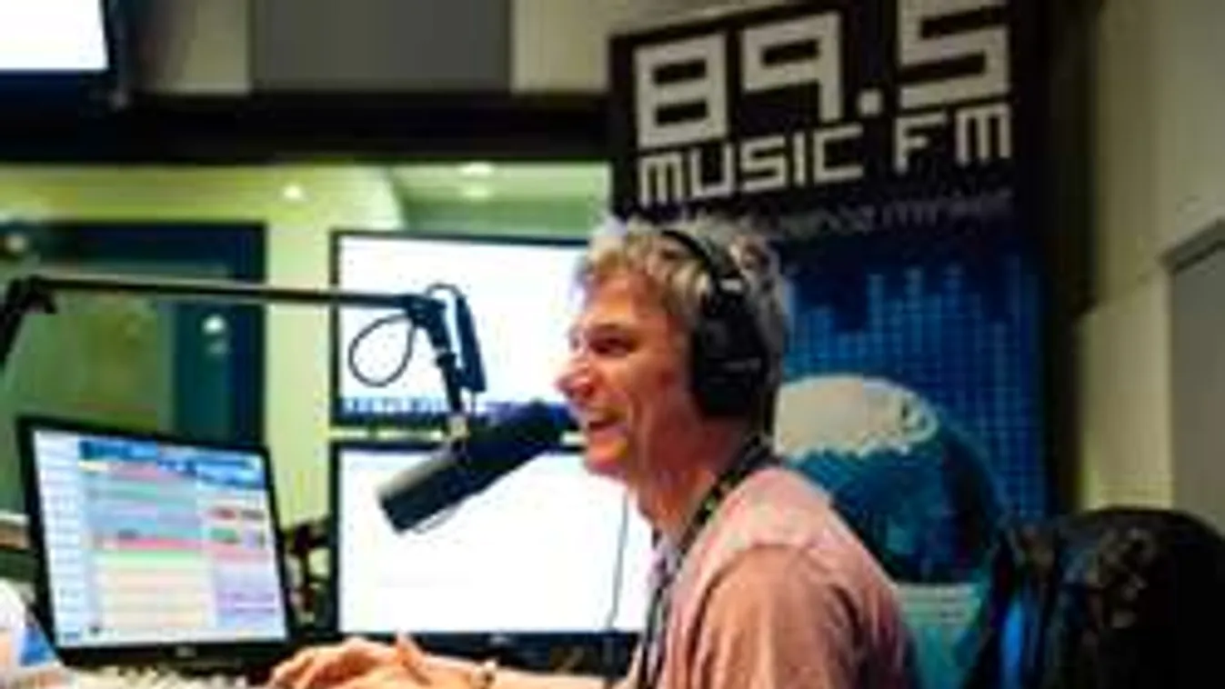 Liftbe szorult nőn segítettek Bochkorék