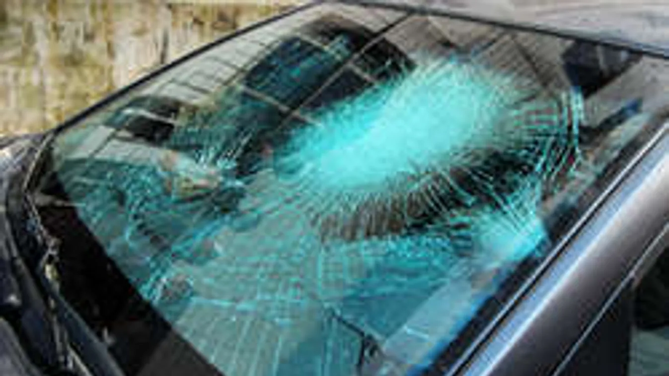 Retteghetnek az utakon, itt az új, életveszélyes őrület - videó